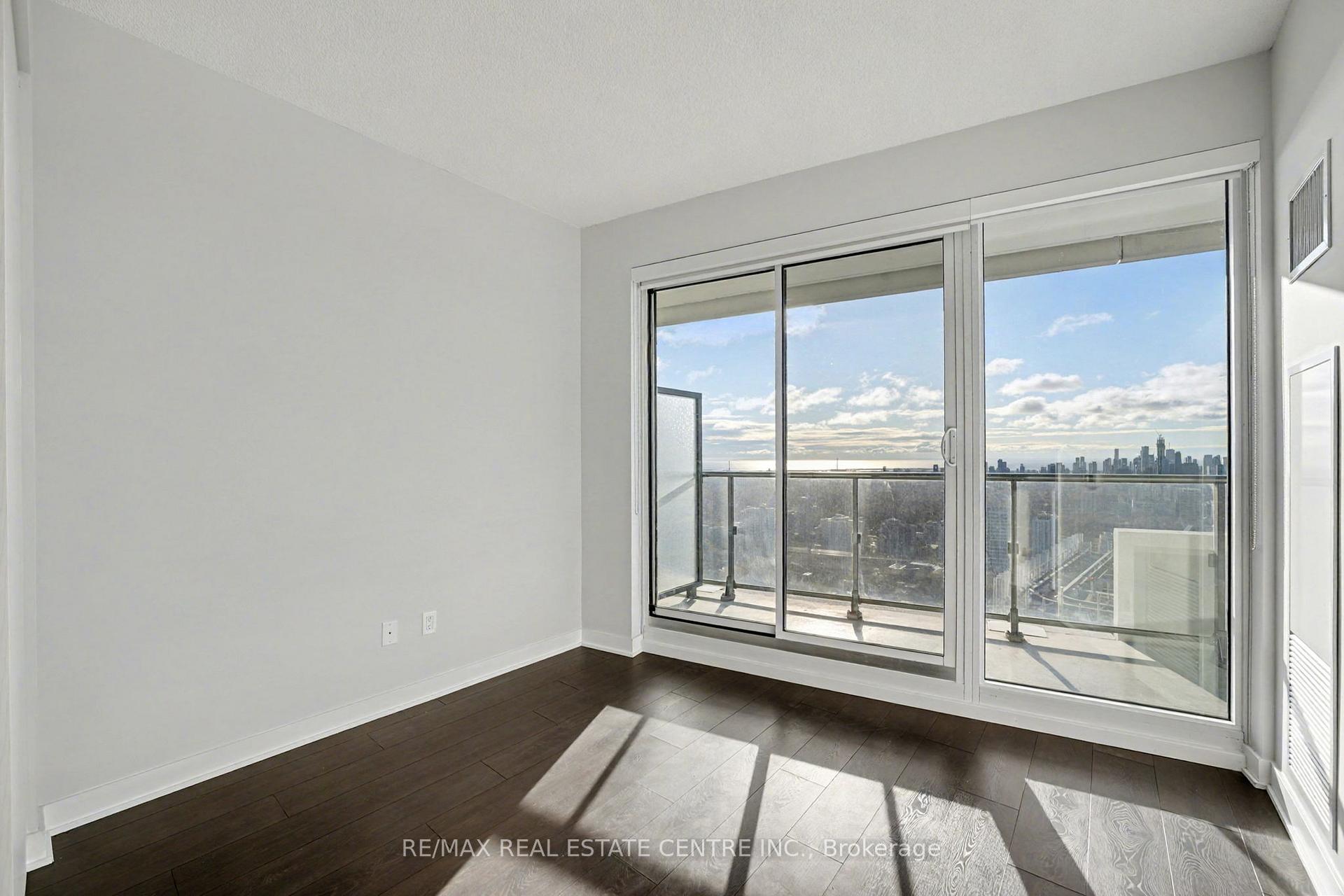Photo 16 of Unit 5404, 2221 Yonge Street, Toronto, Mount Pleasant West — HOMEH