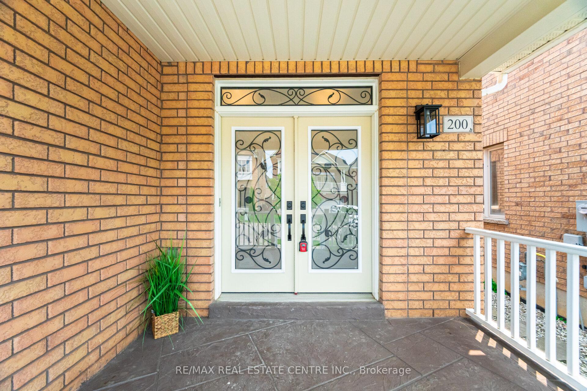 Photo 2 of 200 Weston Drive, Milton, Scott — HOMEH