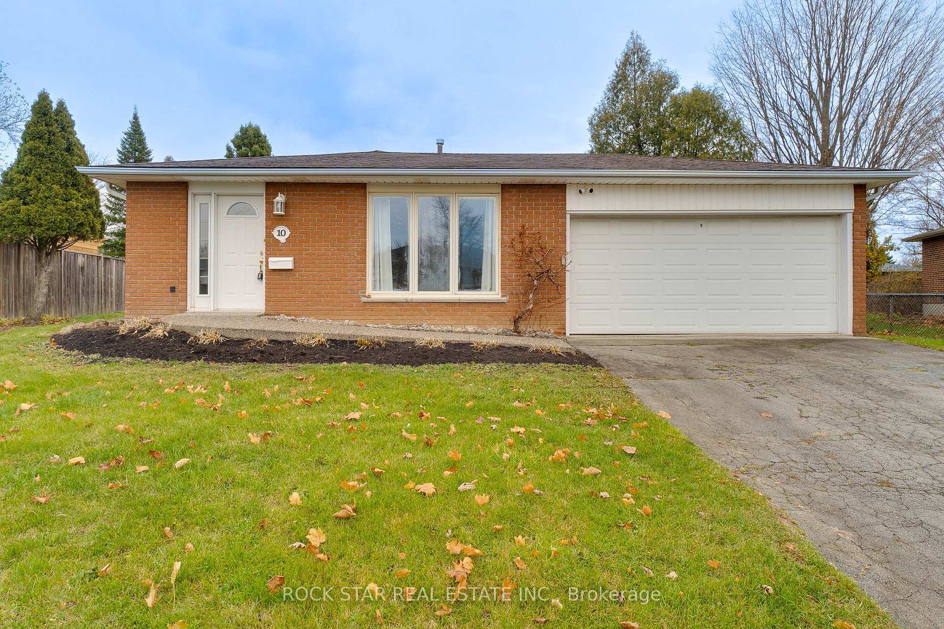 Front of 10 Ashdale Court