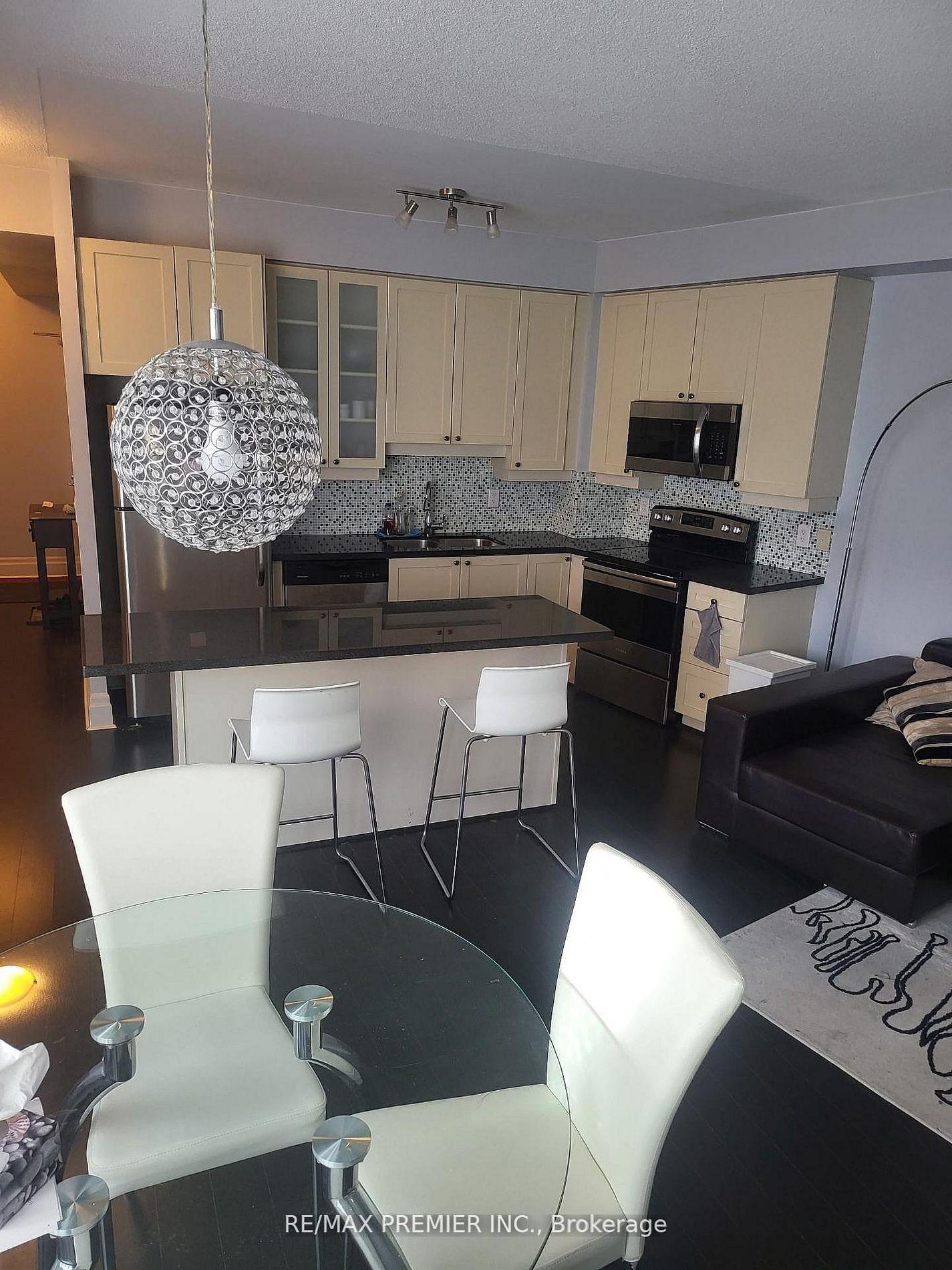 Photo 3 of Unit 220, 111 Upper Duke Crescent, Markham, Unionville — HOMEH