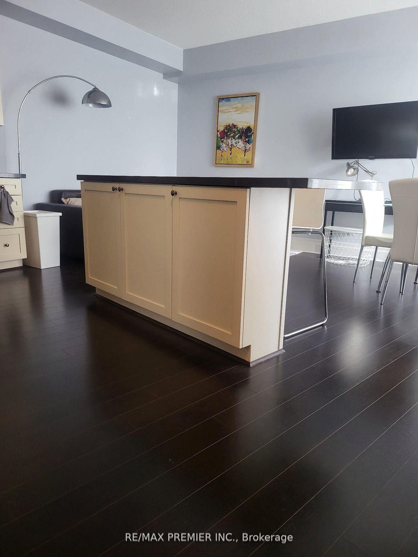 Photo 4 of Unit 220, 111 Upper Duke Crescent, Markham, Unionville — HOMEH