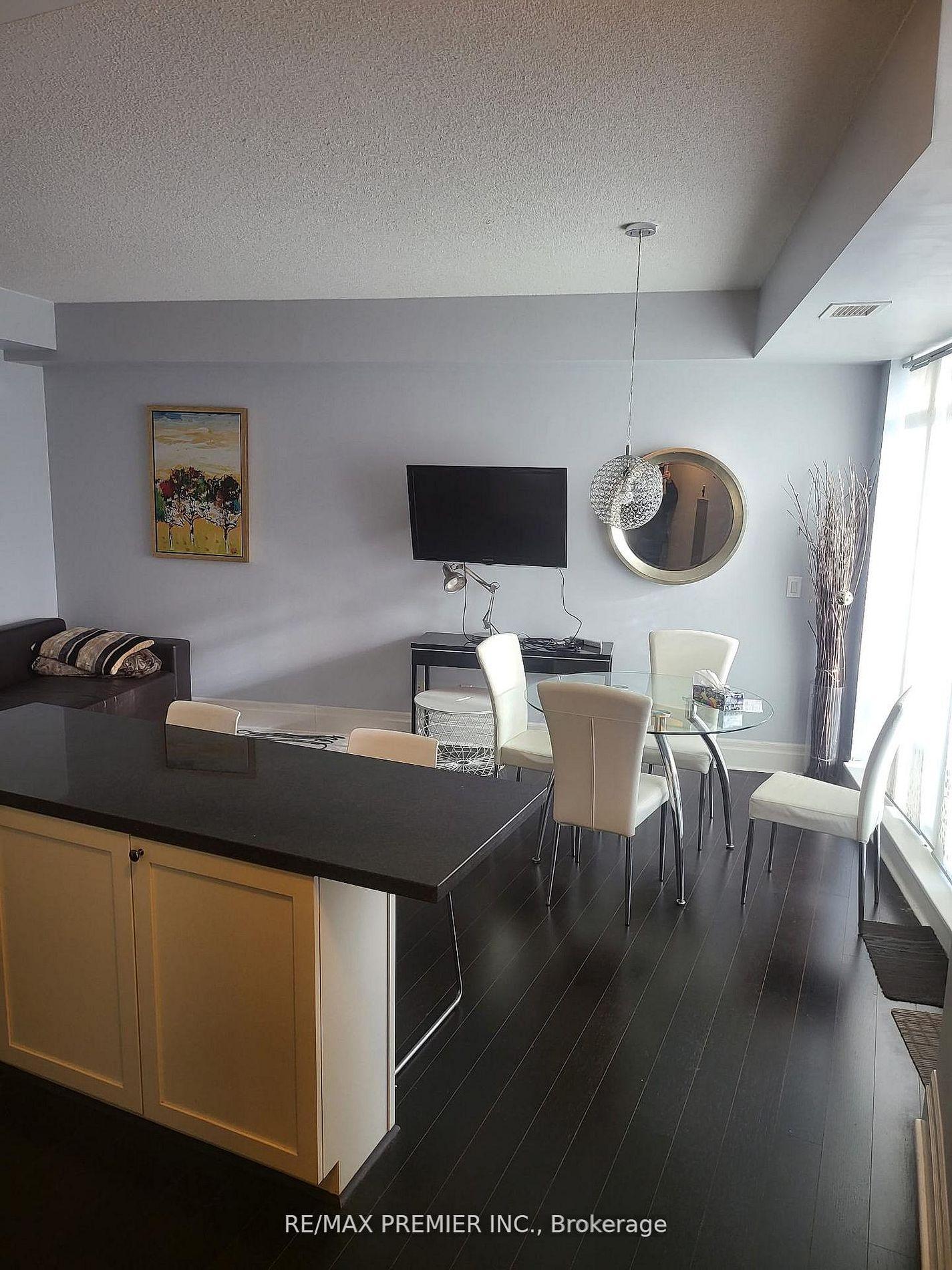 Photo 5 of Unit 220, 111 Upper Duke Crescent, Markham, Unionville — HOMEH