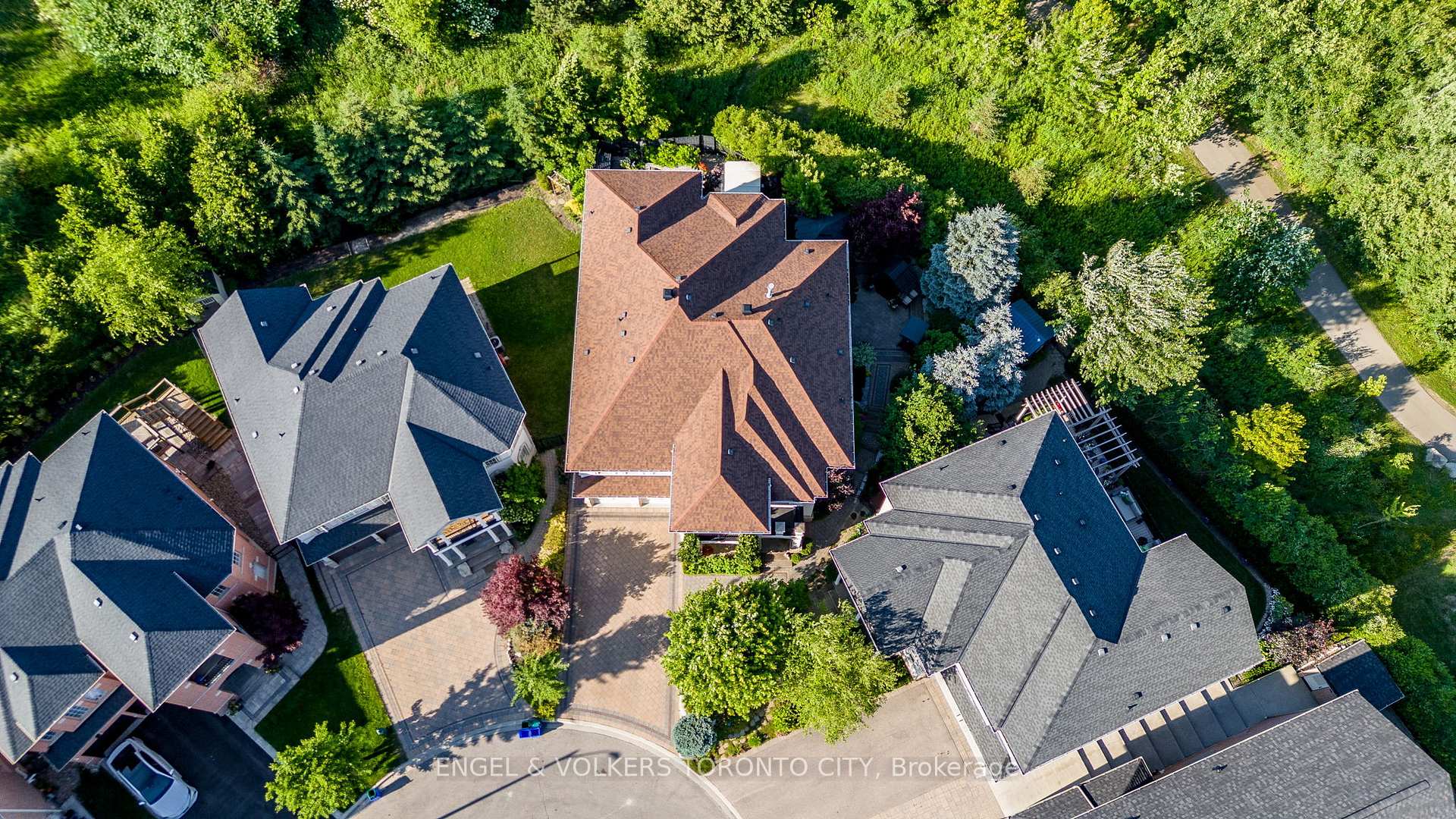 Photo 2 of 123 Salamander Court, Vaughan, Rural Vaughan — HOMEH
