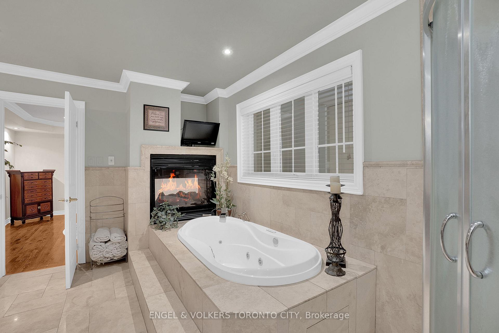 Photo 9 of 123 Salamander Court, Vaughan, Rural Vaughan — HOMEH