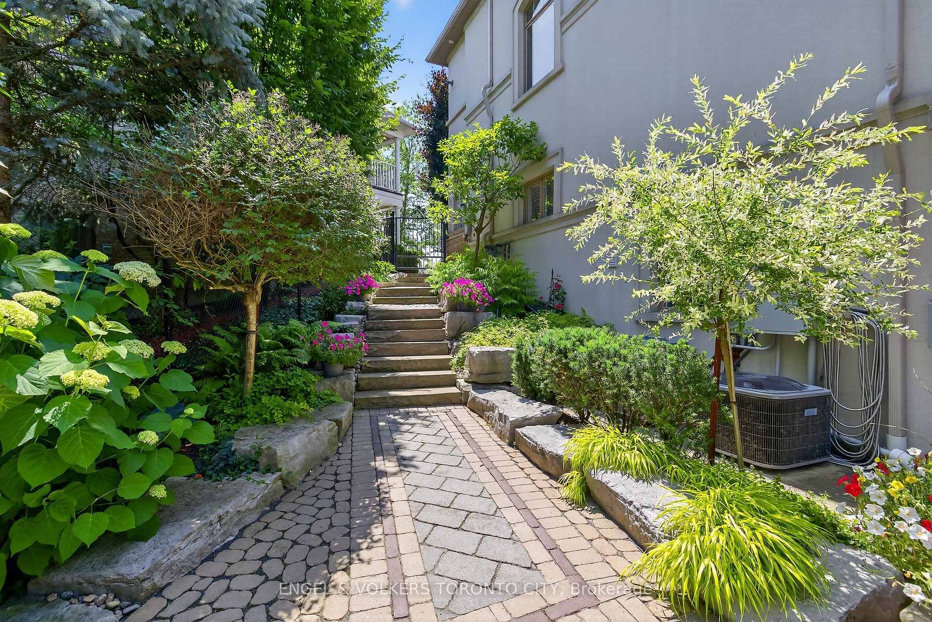 Photo 27 of 123 Salamander Court, Vaughan, Rural Vaughan — HOMEH