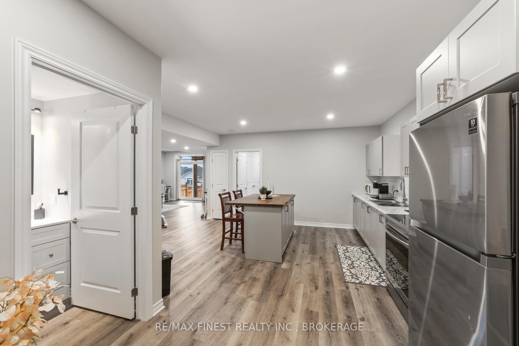 Photo 10 of 1383 Woodfield Crescent, Kingston, City Northwest — HOMEH