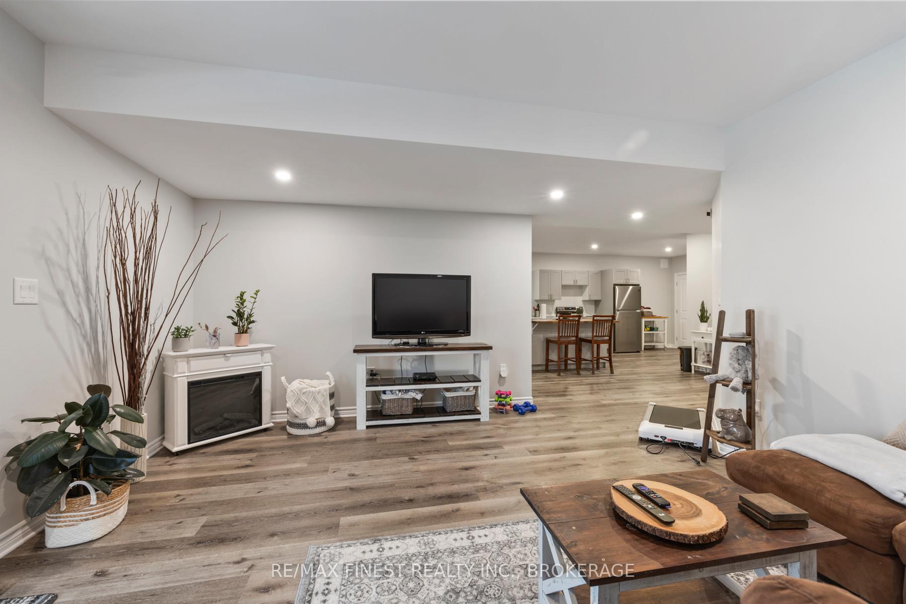 Photo 21 of 1383 Woodfield Crescent, Kingston, City Northwest — HOMEH