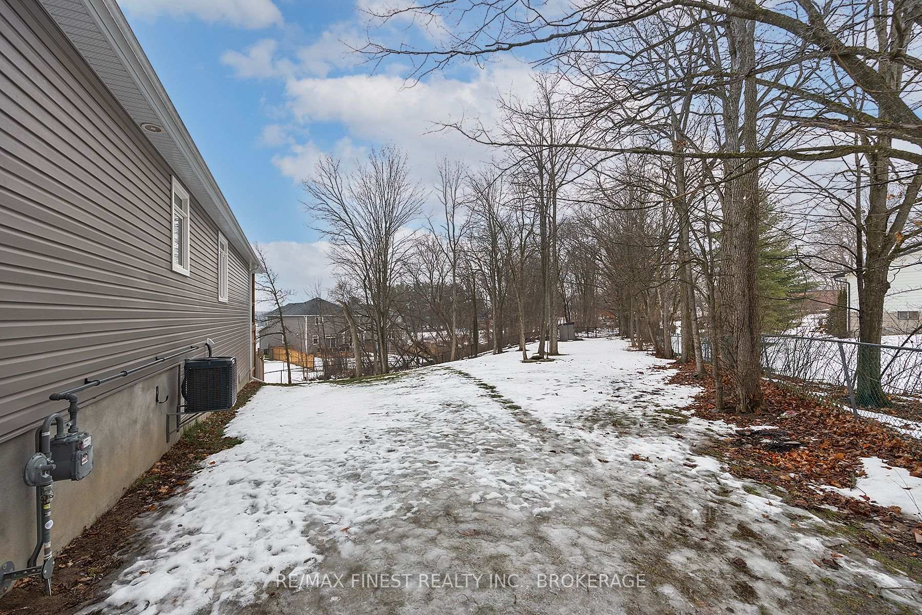 Photo 19 of 1383 Woodfield Crescent, Kingston, City Northwest — HOMEH