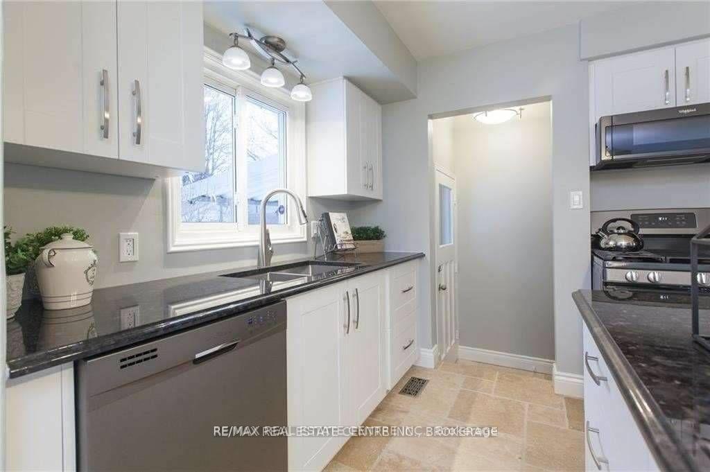 Photo 23 of Unit Upper, 119 Alison Avenue, Cambridge, Alison — HOMEH