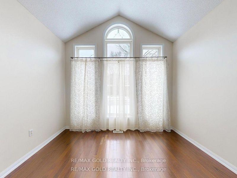 Photo 5 of 5024 Kempling Lane, Burlington, Orchard — HOMEH