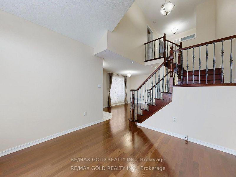Photo 6 of 5024 Kempling Lane, Burlington, Orchard — HOMEH