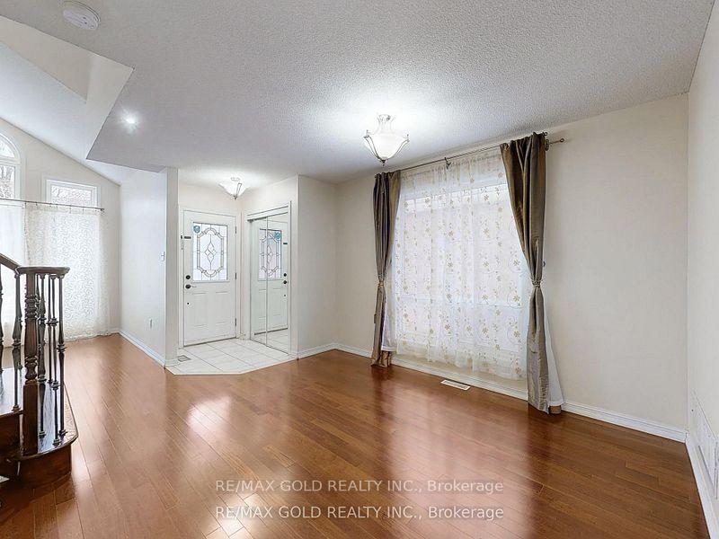 Photo 8 of 5024 Kempling Lane, Burlington, Orchard — HOMEH