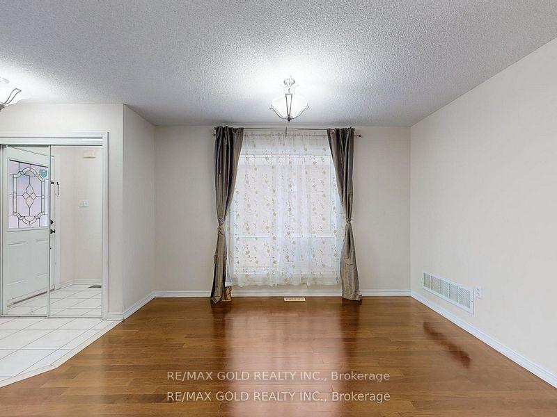 Photo 9 of 5024 Kempling Lane, Burlington, Orchard — HOMEH