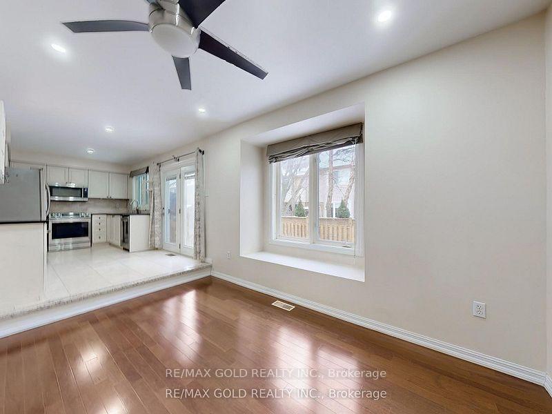 Photo 10 of 5024 Kempling Lane, Burlington, Orchard — HOMEH