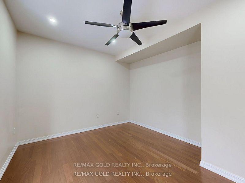 Photo 11 of 5024 Kempling Lane, Burlington, Orchard — HOMEH