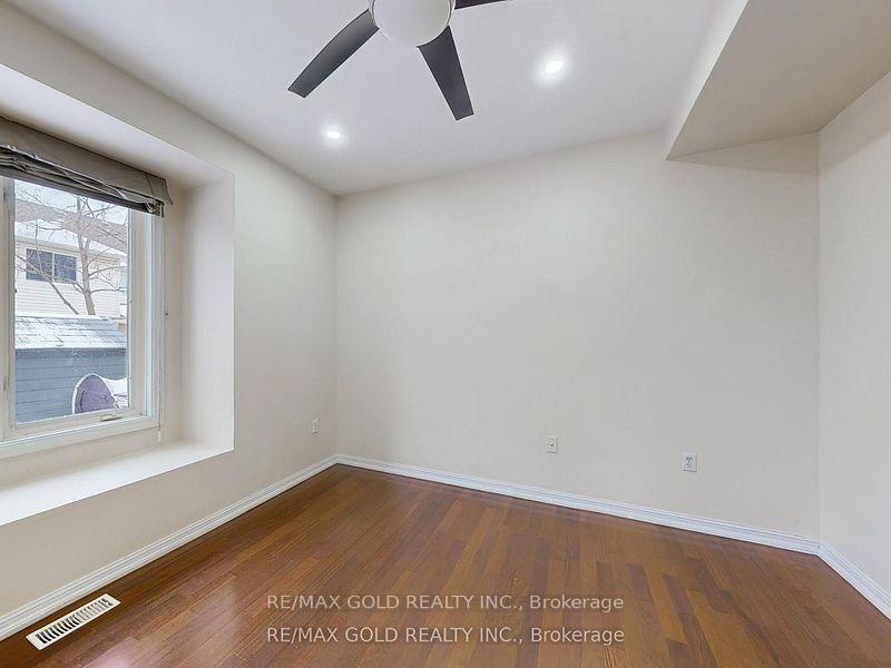 Photo 12 of 5024 Kempling Lane, Burlington, Orchard — HOMEH