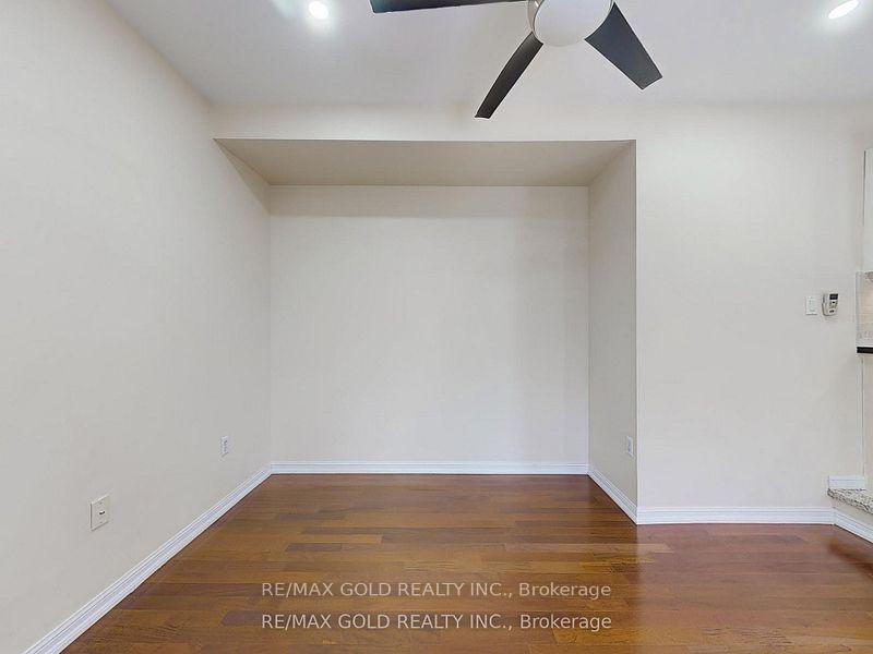 Photo 13 of 5024 Kempling Lane, Burlington, Orchard — HOMEH