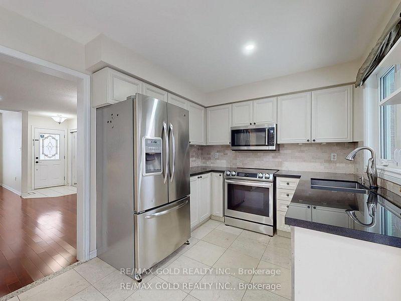 Photo 14 of 5024 Kempling Lane, Burlington, Orchard — HOMEH