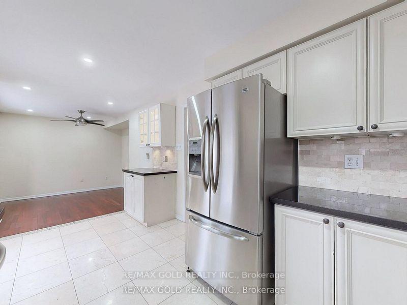 Photo 15 of 5024 Kempling Lane, Burlington, Orchard — HOMEH