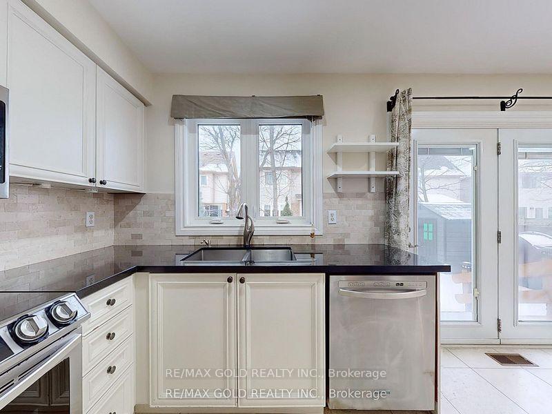 Photo 16 of 5024 Kempling Lane, Burlington, Orchard — HOMEH