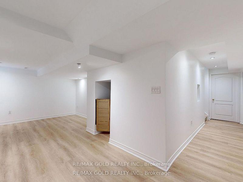 Photo 32 of 5024 Kempling Lane, Burlington, Orchard — HOMEH