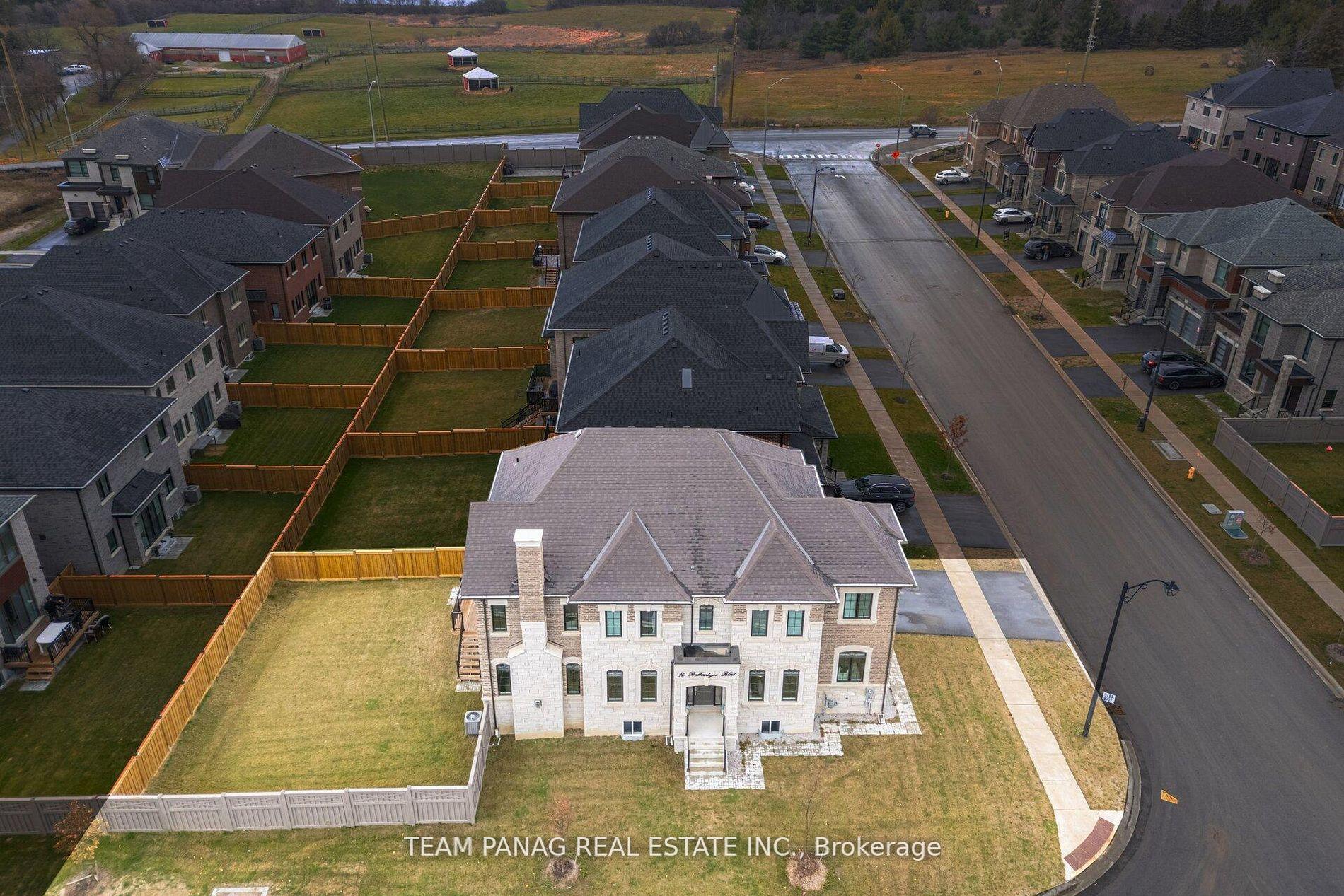 Photo 2 of 30 Ballantyne Boulevard, Vaughan, Vellore Village — HOMEH