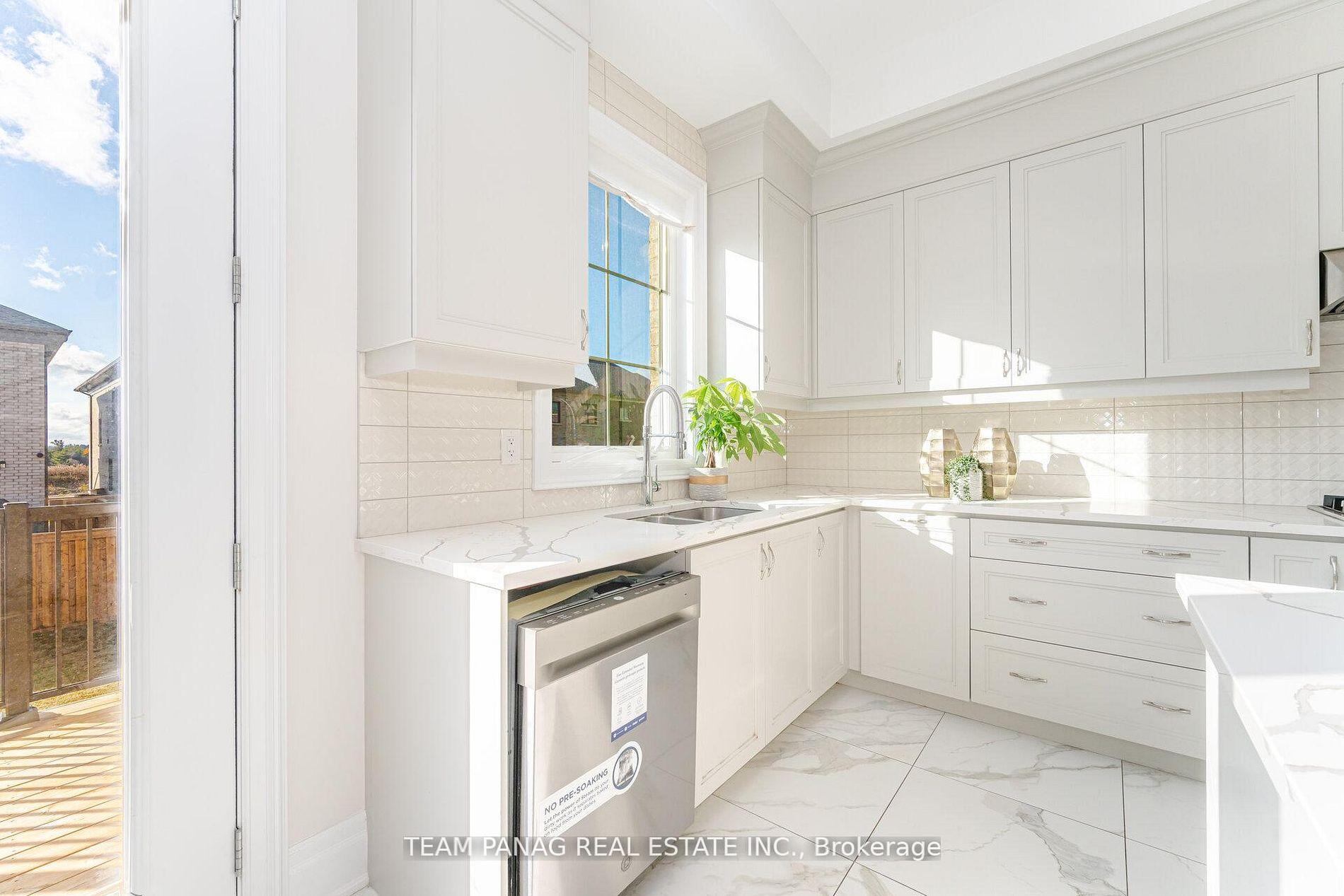 Photo 10 of 30 Ballantyne Boulevard, Vaughan, Vellore Village — HOMEH