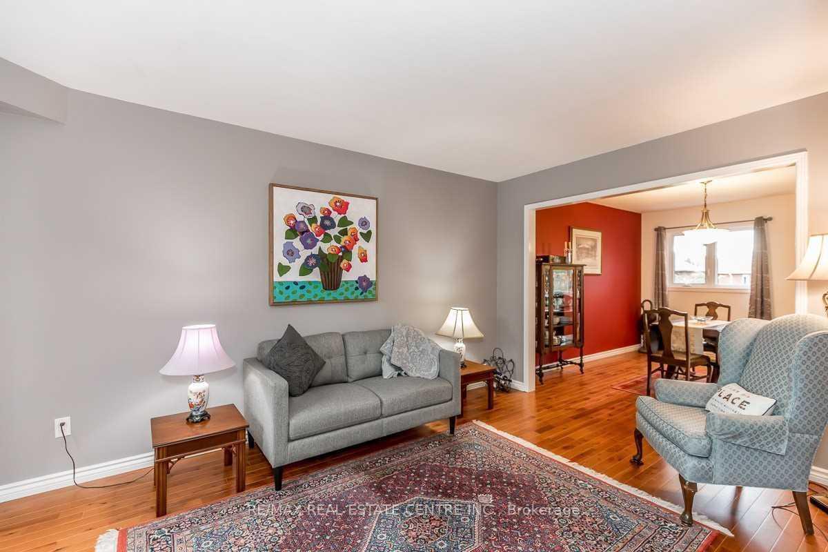 Photo 5 of Unit Upper, 39 Mcmillan Crescent, Barrie, Painswick North — HOMEH