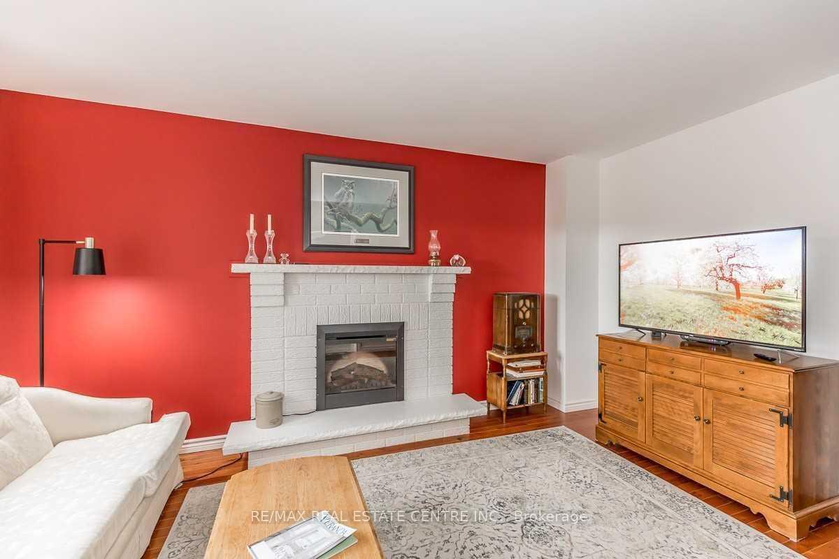 Photo 4 of Unit Upper, 39 Mcmillan Crescent, Barrie, Painswick North — HOMEH