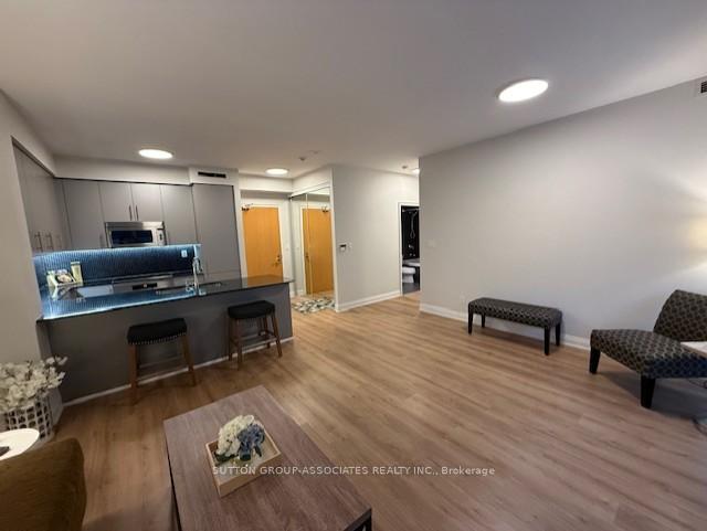 Photo 4 of Unit 402, 1 Bedford Road, Toronto, The Annex — HOMEH