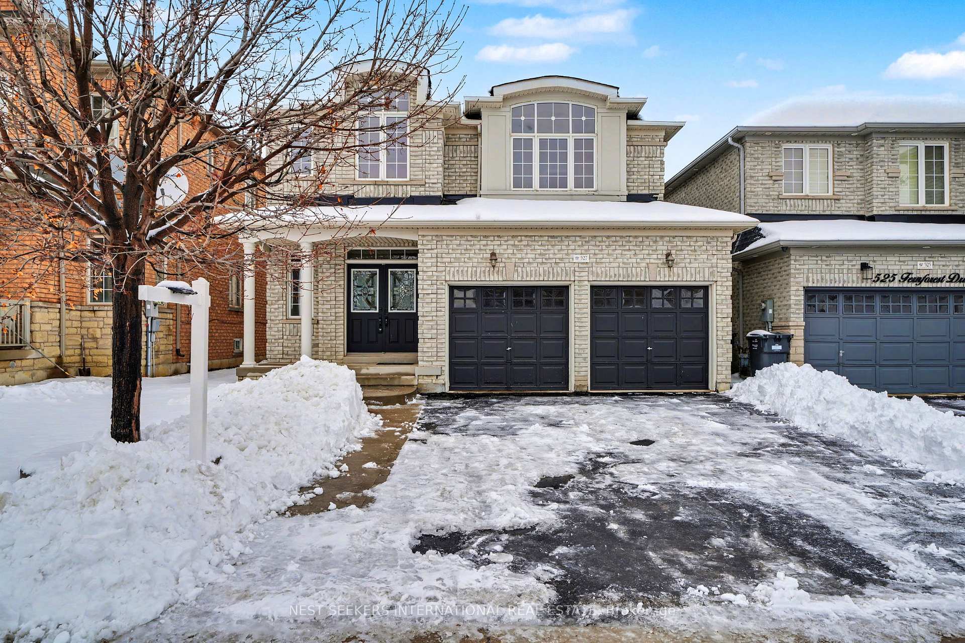 Photo 2 of 527 Fernforest Drive, Brampton, Sandringham-Wellington — HOMEH
