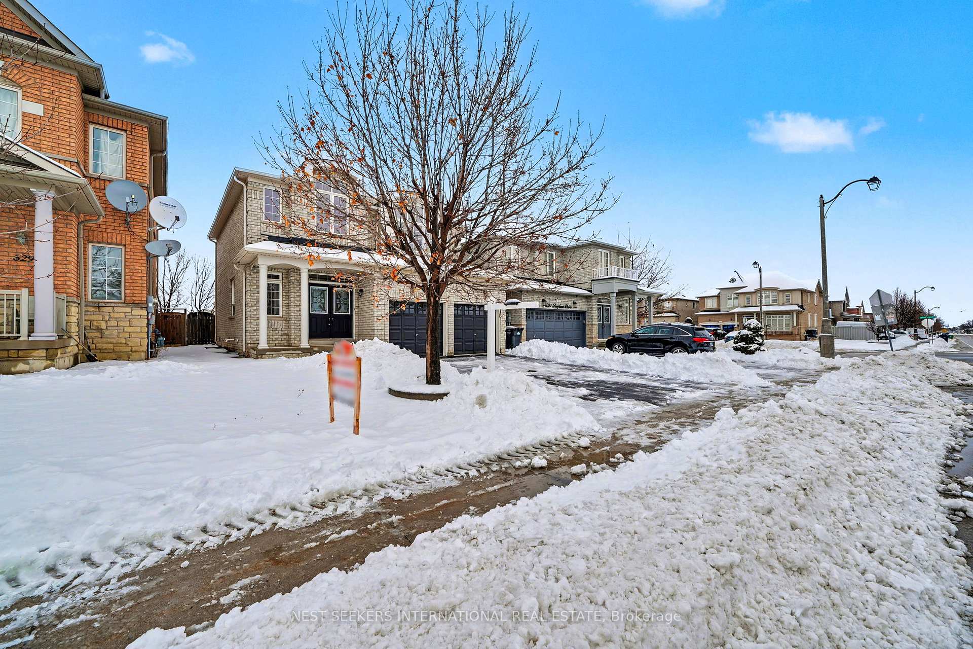 Photo 18 of 527 Fernforest Drive, Brampton, Sandringham-Wellington — HOMEH