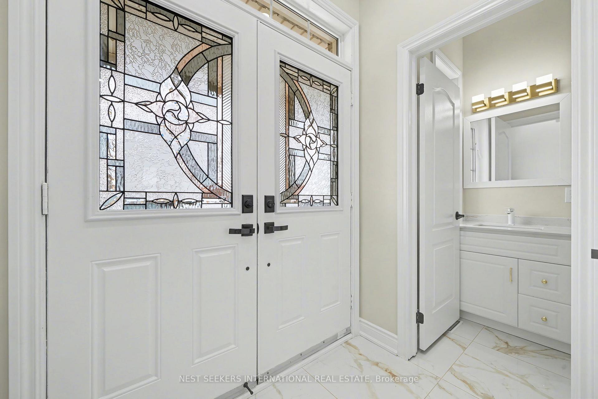 Photo 5 of 527 Fernforest Drive, Brampton, Sandringham-Wellington — HOMEH