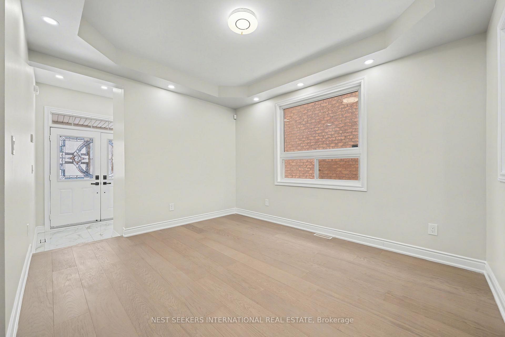 Photo 6 of 527 Fernforest Drive, Brampton, Sandringham-Wellington — HOMEH