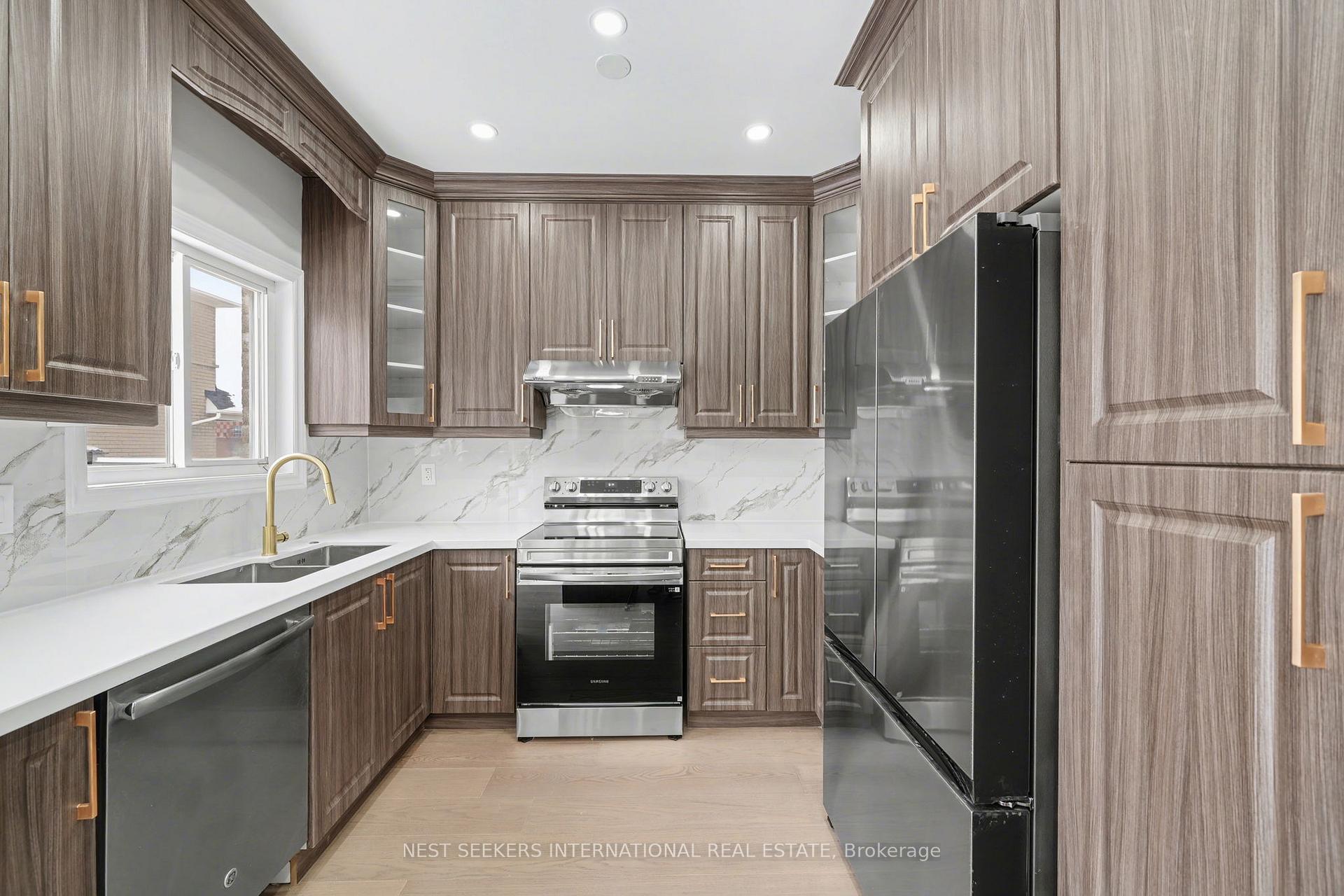 Photo 38 of 527 Fernforest Drive, Brampton, Sandringham-Wellington — HOMEH