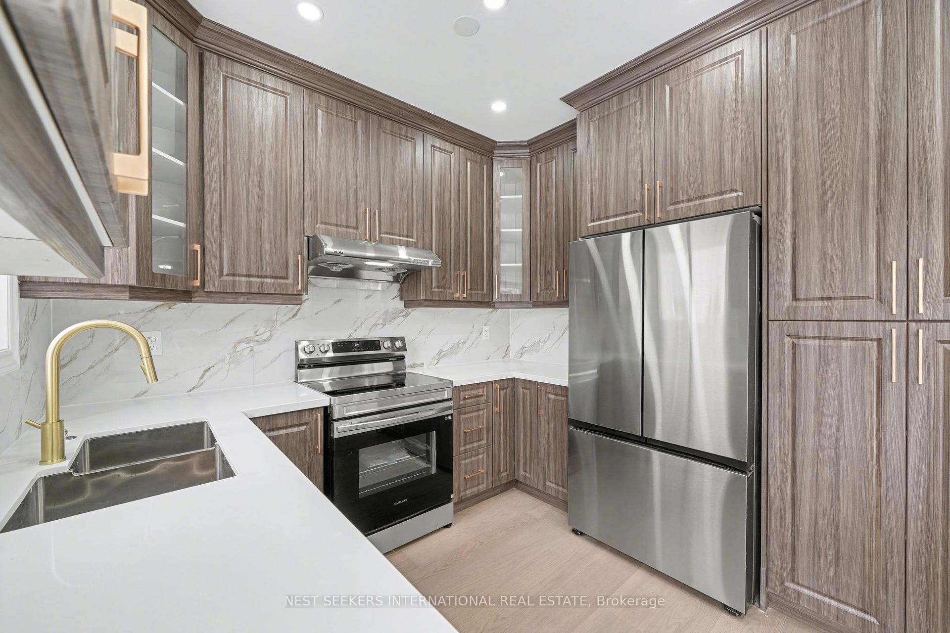 Photo 11 of 527 Fernforest Drive, Brampton, Sandringham-Wellington — HOMEH