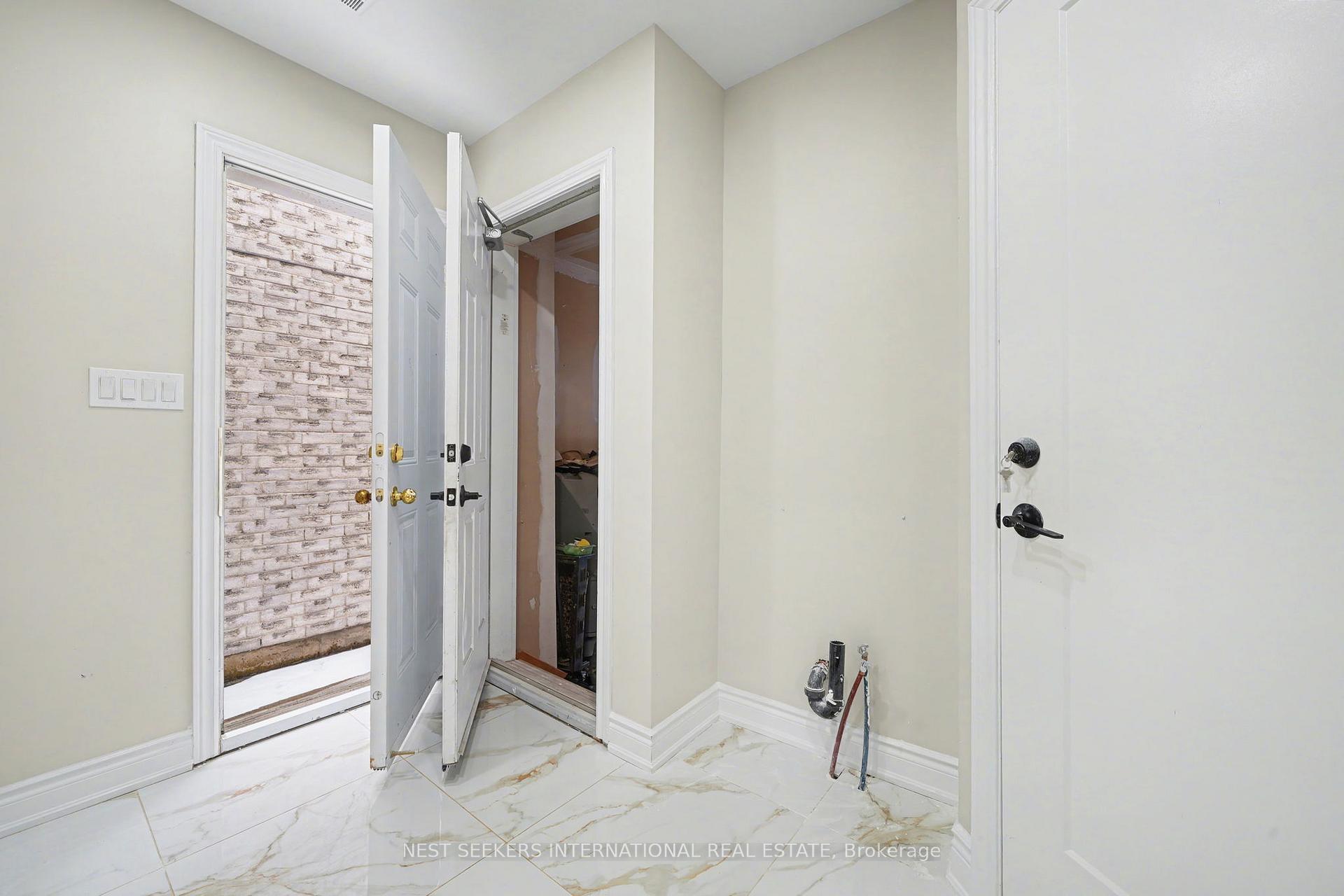 Photo 15 of 527 Fernforest Drive, Brampton, Sandringham-Wellington — HOMEH