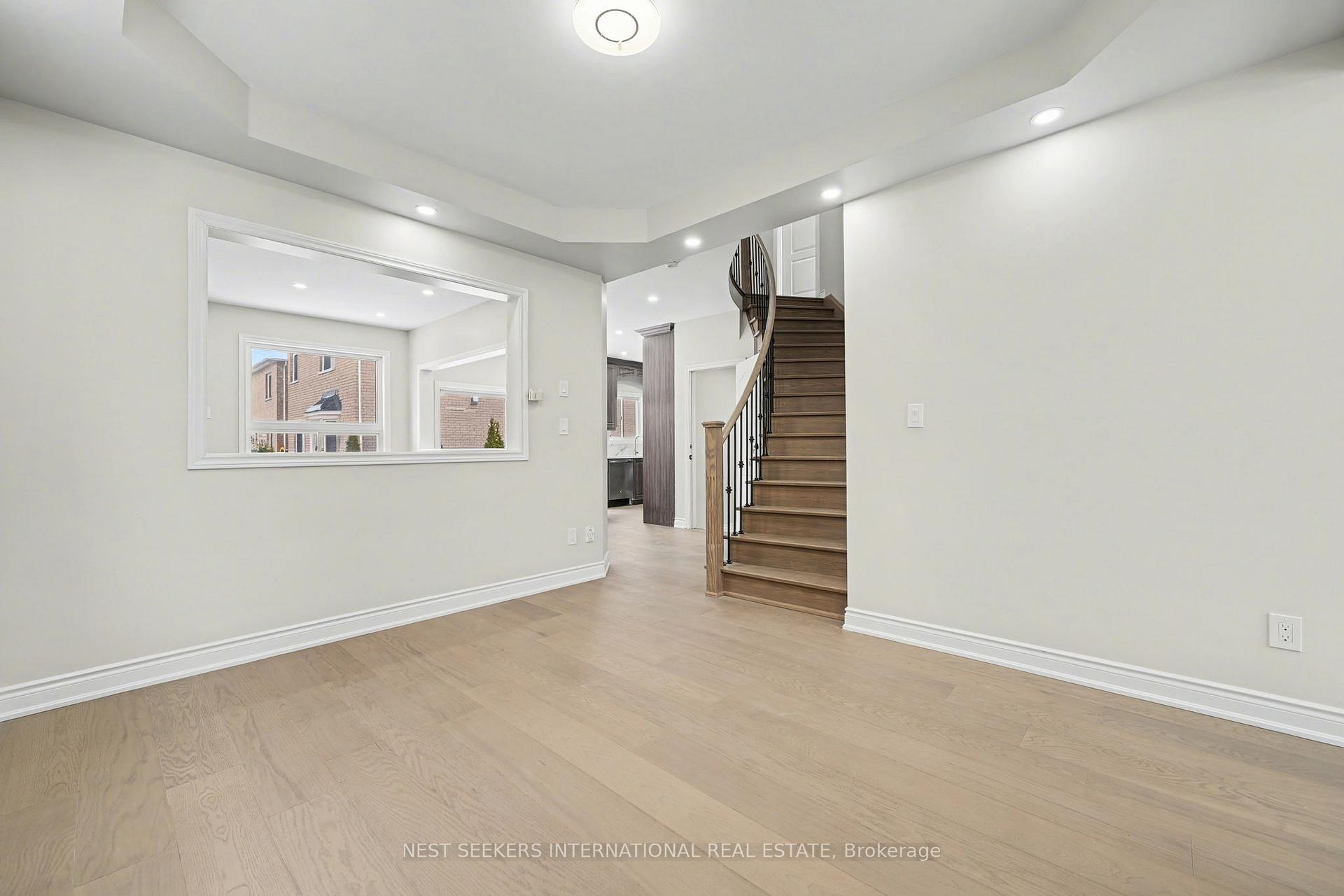 Photo 16 of 527 Fernforest Drive, Brampton, Sandringham-Wellington — HOMEH