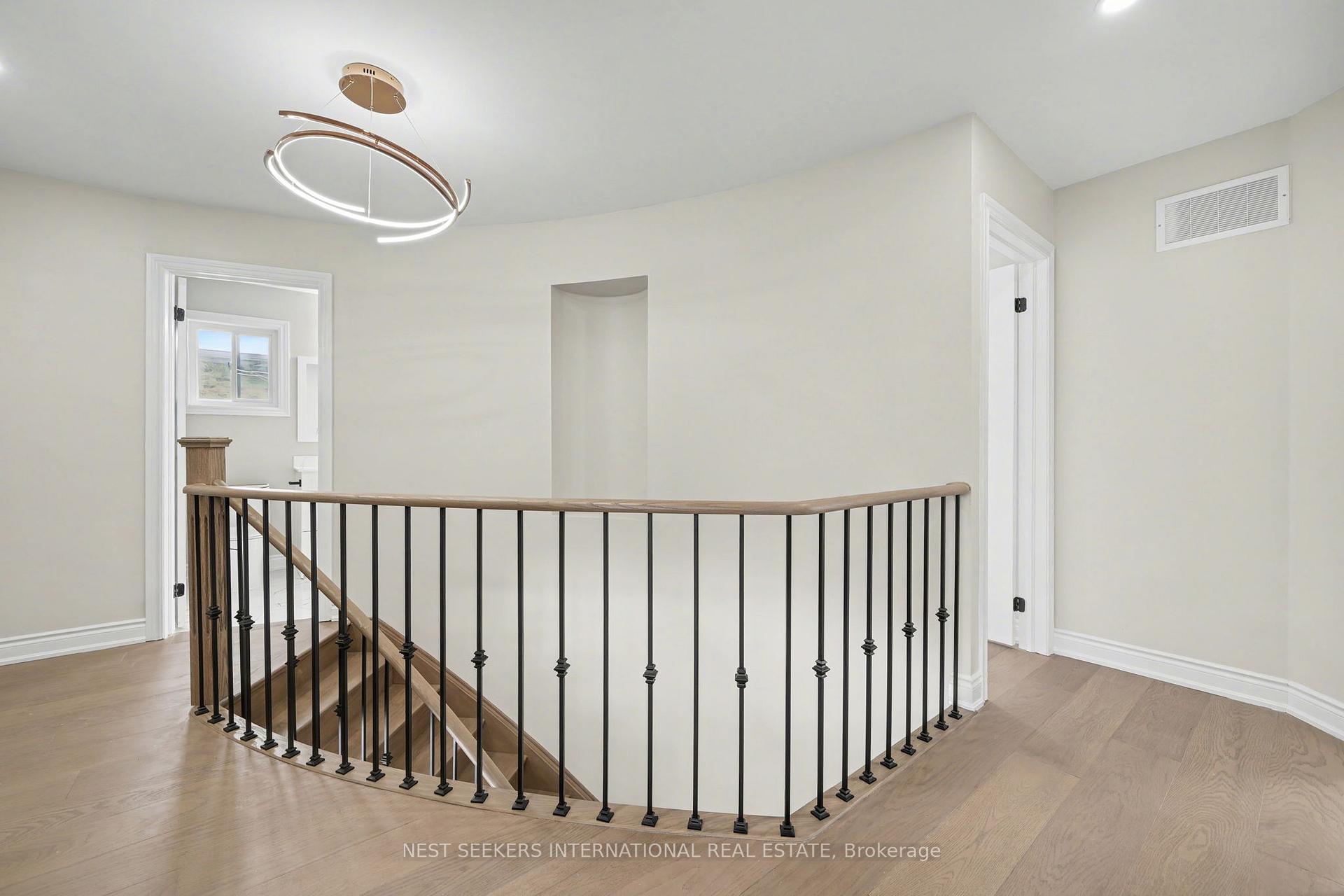 Photo 33 of 527 Fernforest Drive, Brampton, Sandringham-Wellington — HOMEH