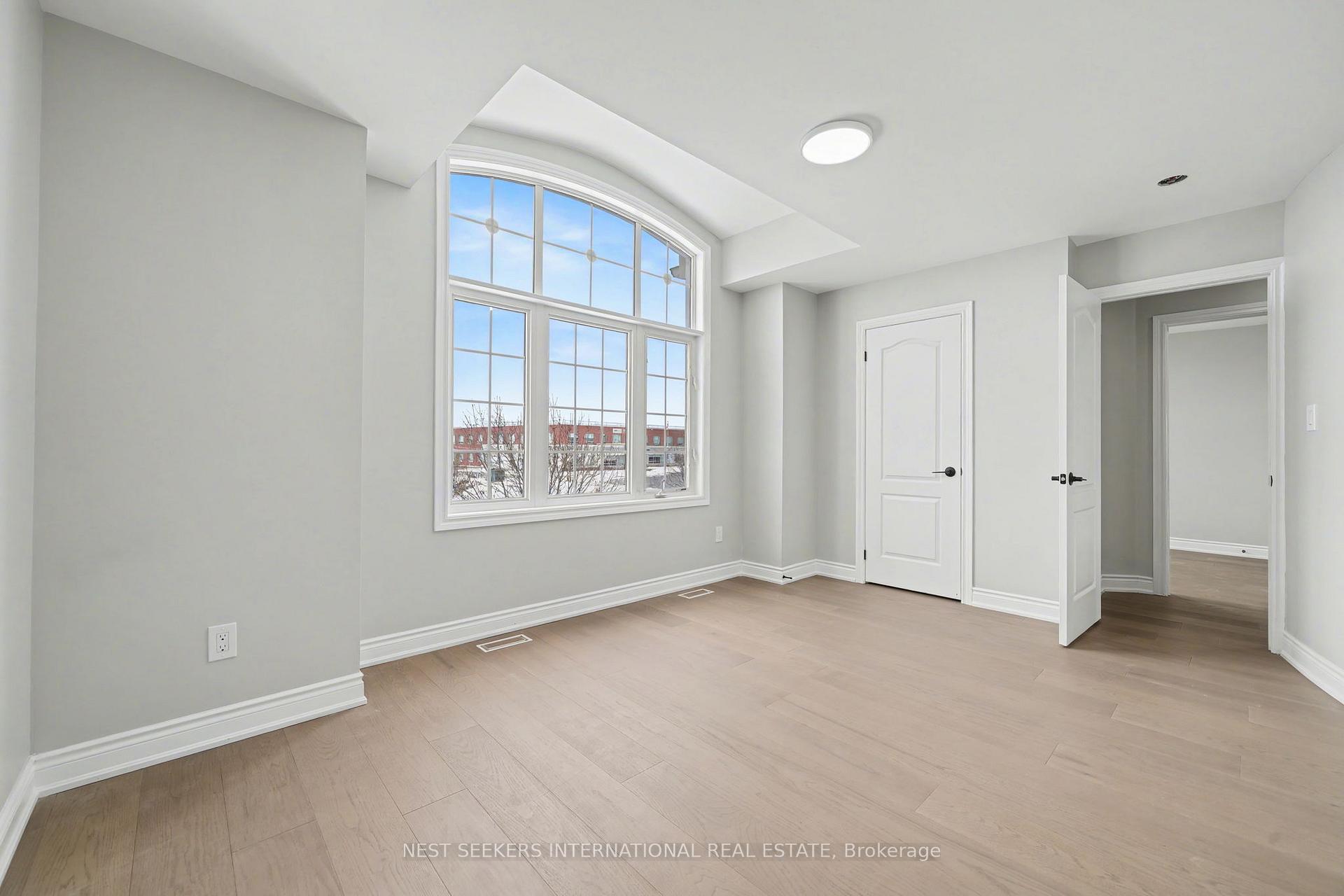 Photo 17 of 527 Fernforest Drive, Brampton, Sandringham-Wellington — HOMEH