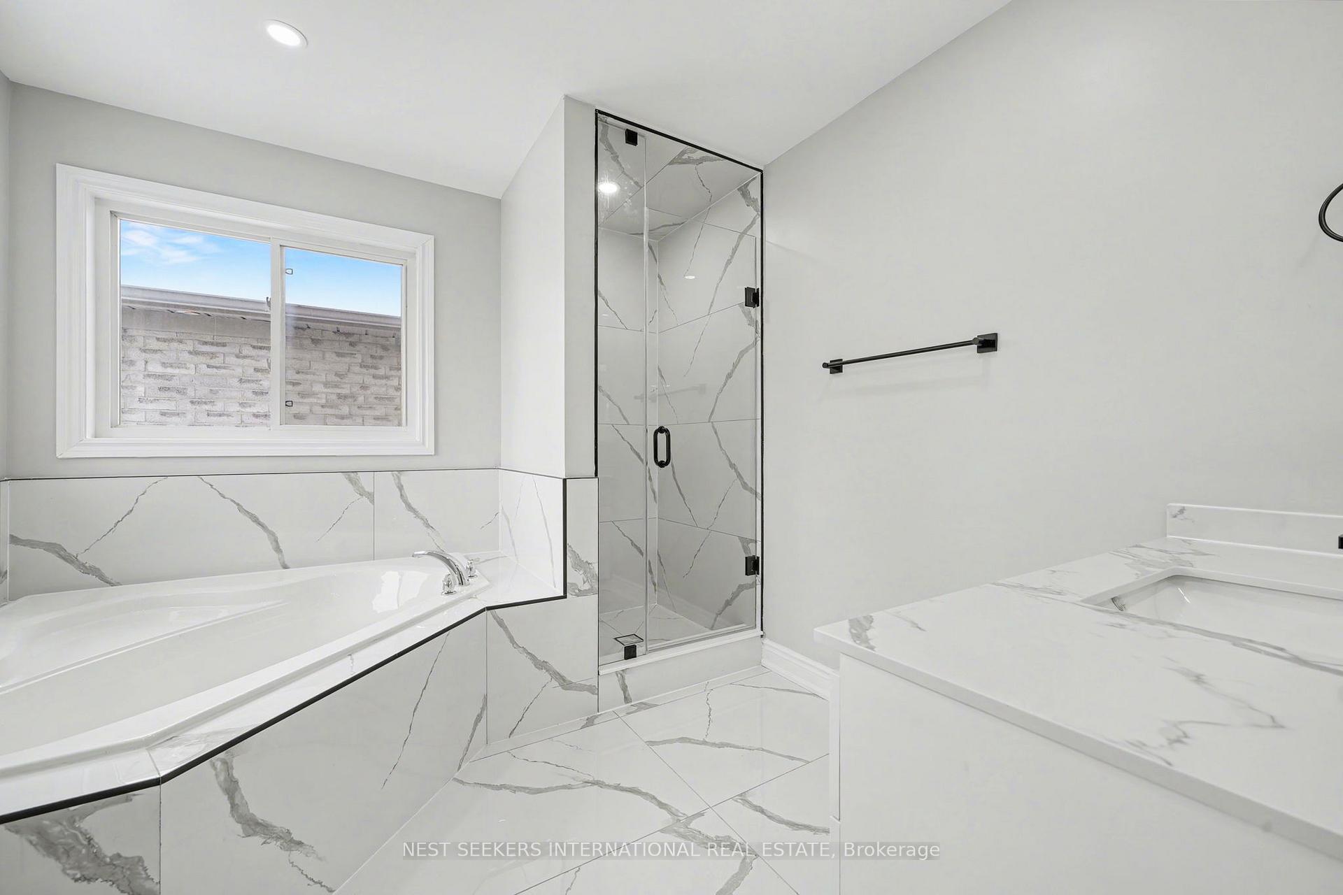 Photo 37 of 527 Fernforest Drive, Brampton, Sandringham-Wellington — HOMEH