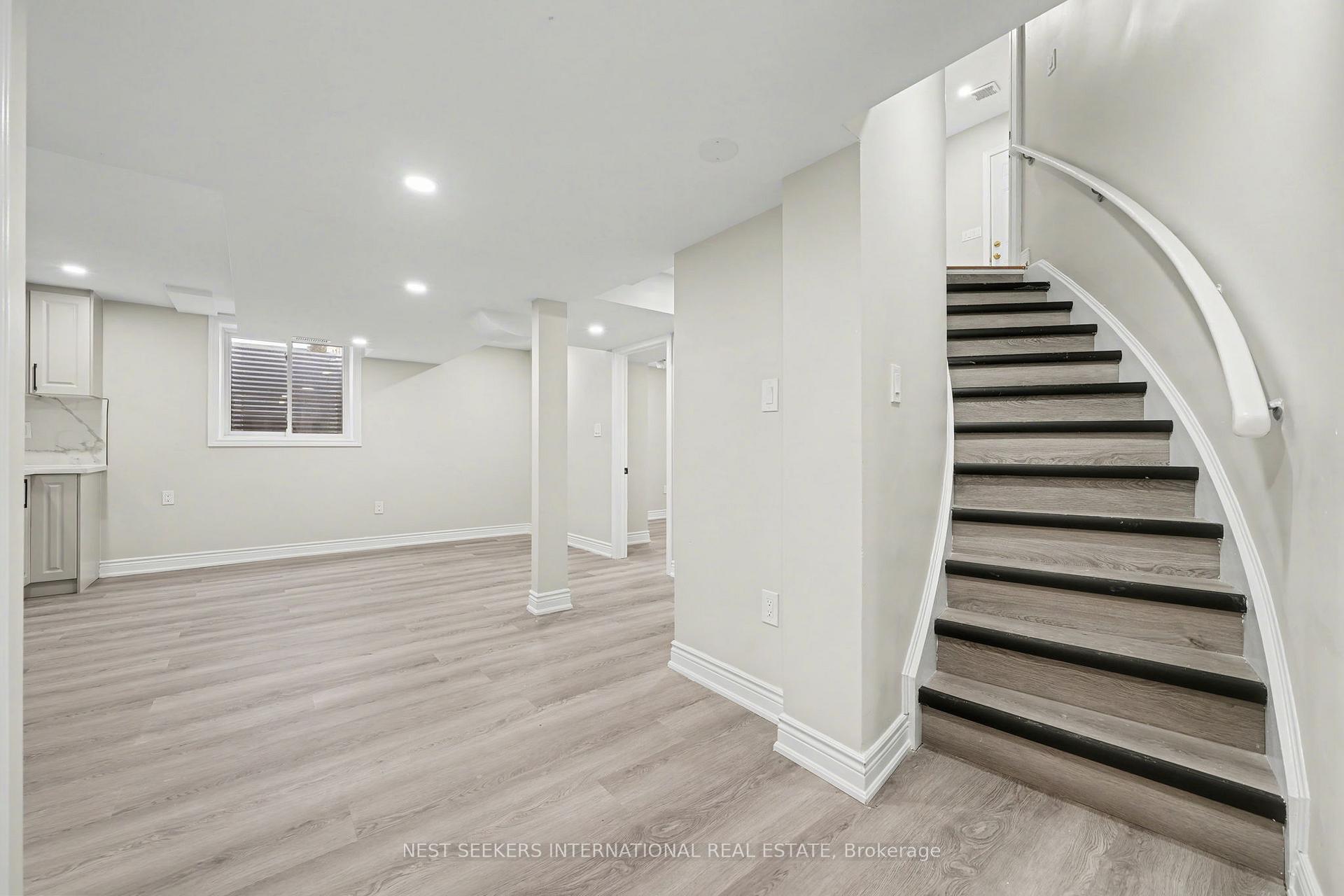 Photo 28 of 527 Fernforest Drive, Brampton, Sandringham-Wellington — HOMEH