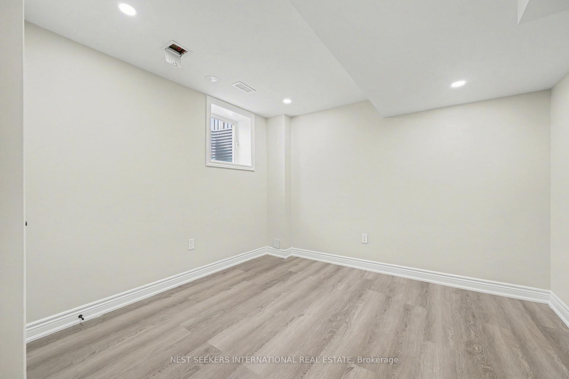 Photo 36 of 527 Fernforest Drive, Brampton, Sandringham-Wellington — HOMEH