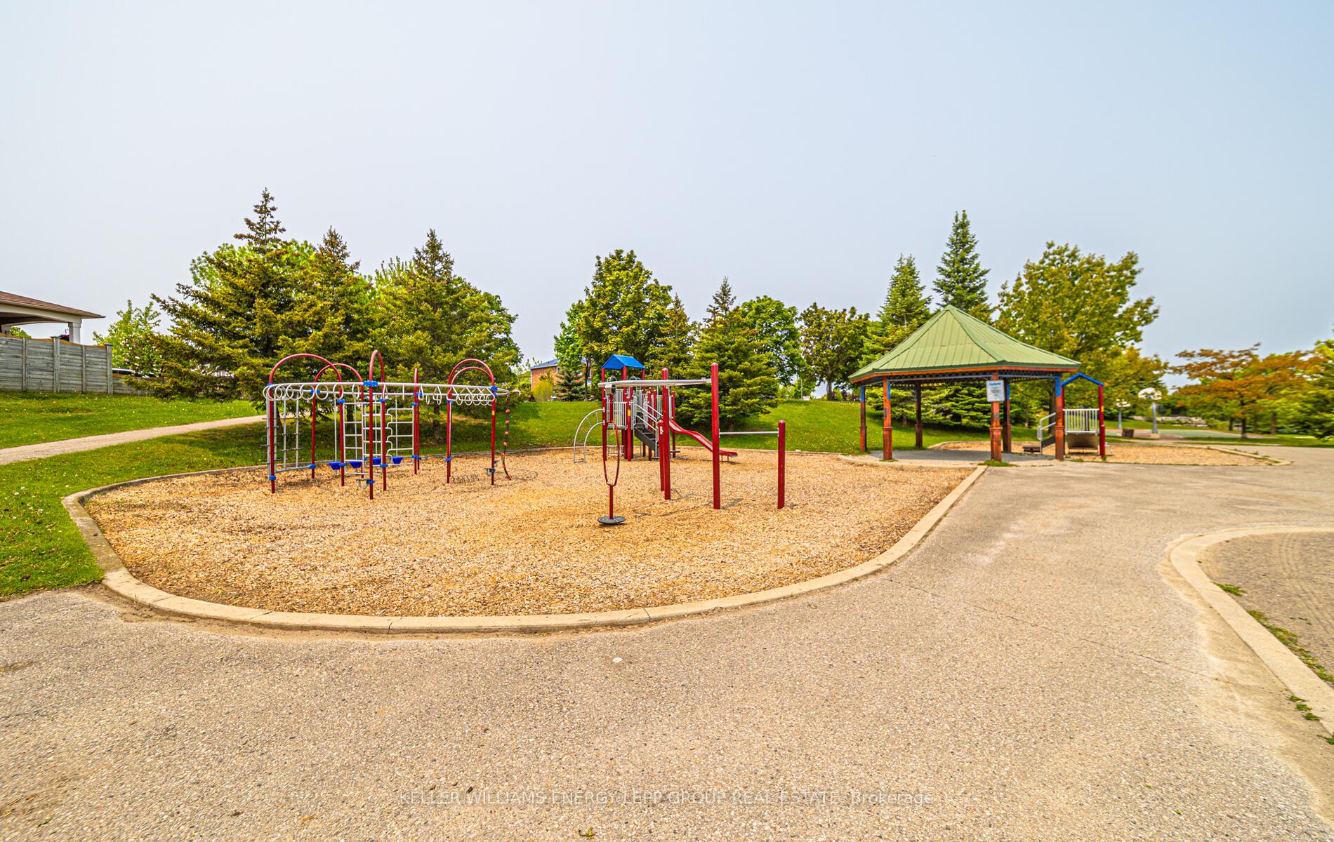 Photo 7 of 92 Padfield Drive, Clarington, Bowmanville — HOMEH