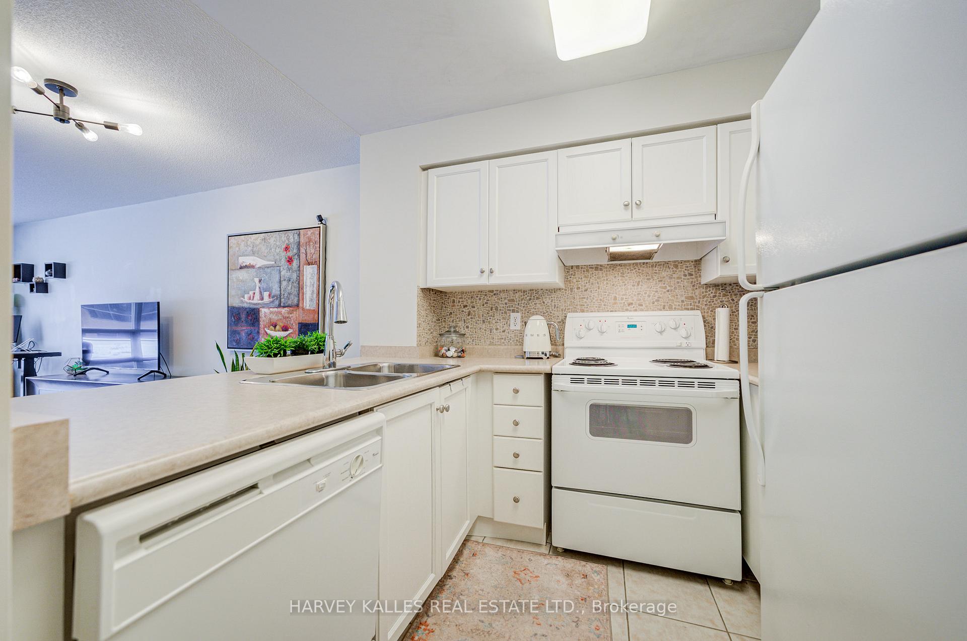 Photo 15 of Unit 902, 43 Eglinton Avenue E, Toronto, Mount Pleasant West — HOMEH