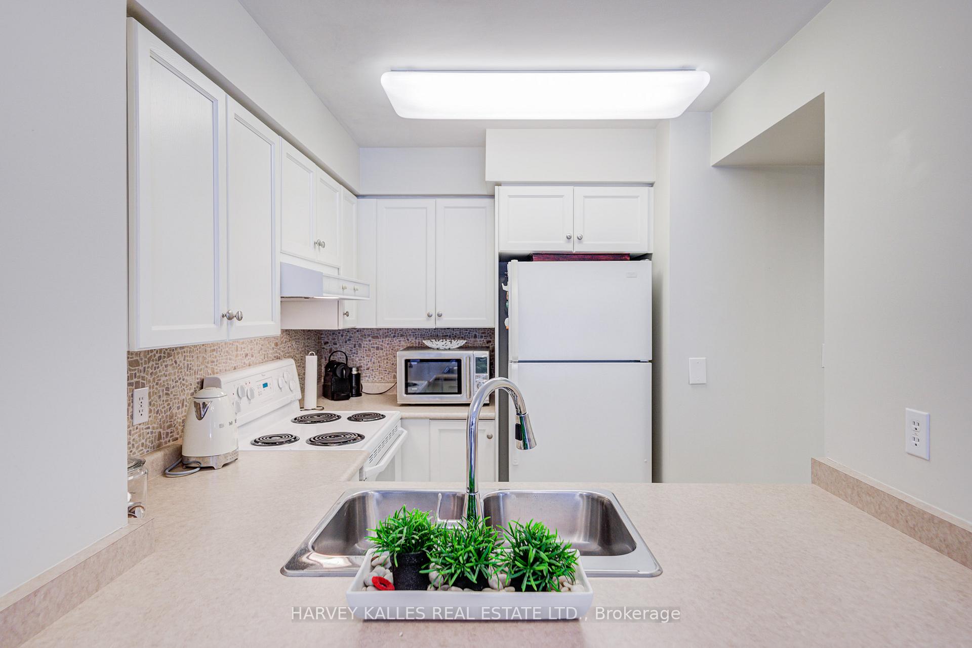 Photo 14 of Unit 902, 43 Eglinton Avenue E, Toronto, Mount Pleasant West — HOMEH