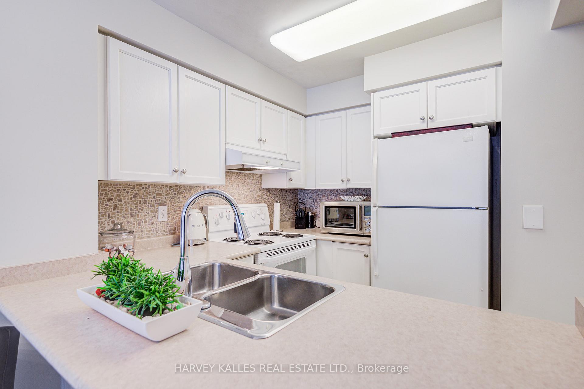 Photo 16 of Unit 902, 43 Eglinton Avenue E, Toronto, Mount Pleasant West — HOMEH