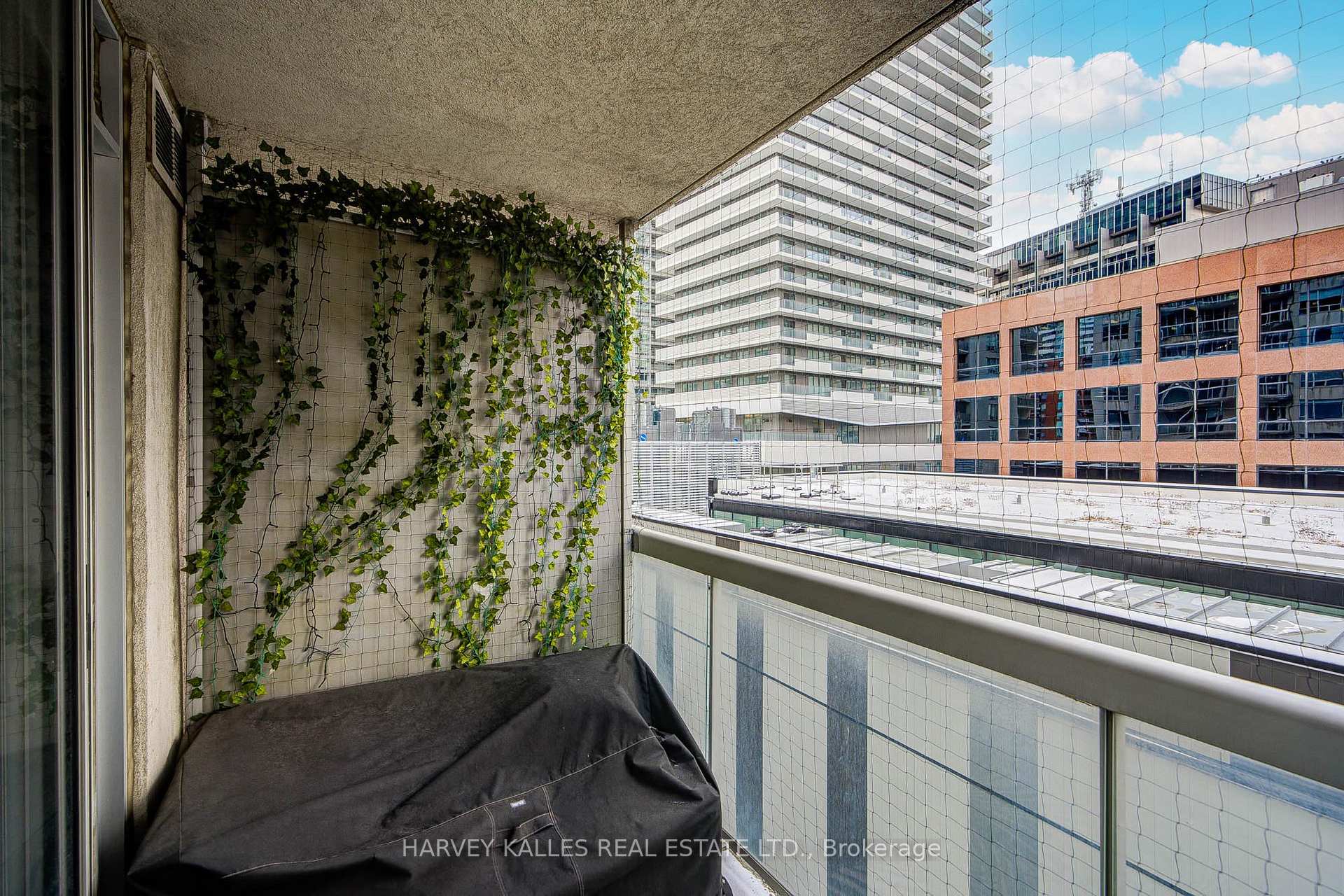 Photo 36 of Unit 902, 43 Eglinton Avenue E, Toronto, Mount Pleasant West — HOMEH