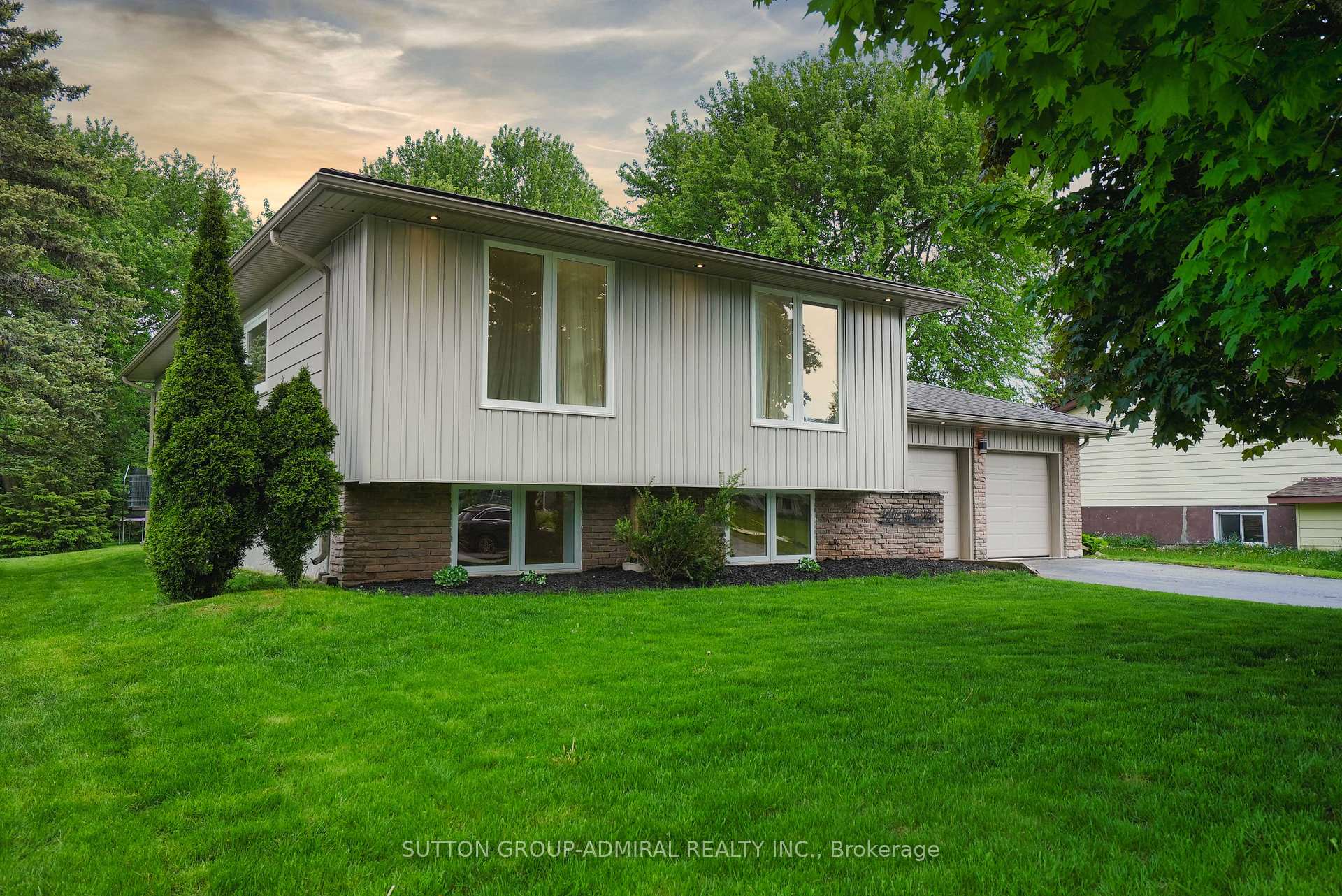 Photo 3 of 222 Walnut Crescent, Barrie, Bayshore — HOMEH