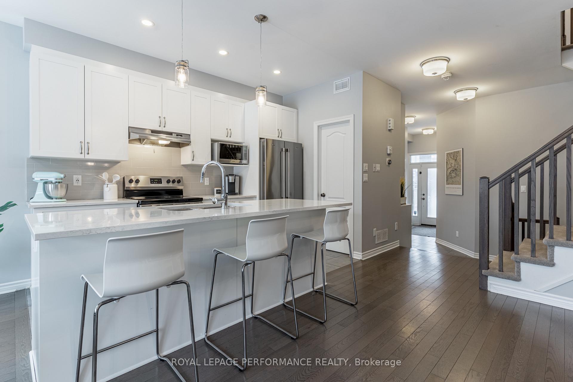Photo 4 of 330 Wood Acres Grove, Ottawa, Blossom Park/Kemp Park/Findlay Creek — HOMEH